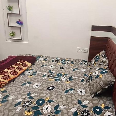 Goenka Home Stay Barsana Chhata Exterior photo